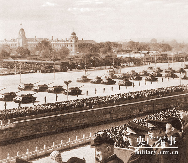 1957年国庆阅兵：我国制造的战斗机首次受阅