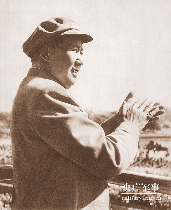 1957年国庆阅兵：我国制造的战斗机首次受阅