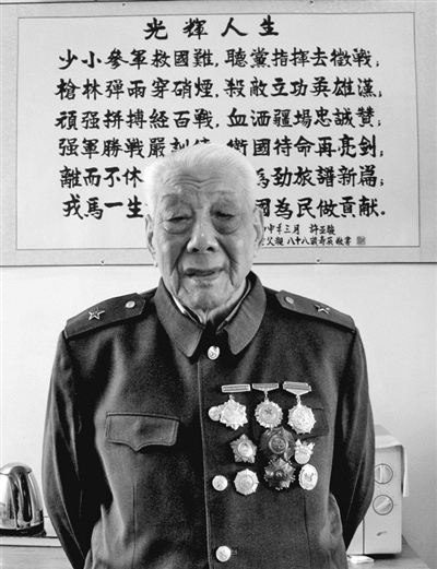 和年轻战友说说咱们的“铁拳头”