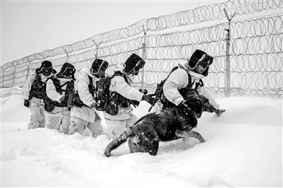 1月中旬,西北边陲风雪肆虐,陆军某边防团库则温边防连官兵踏着厚厚的