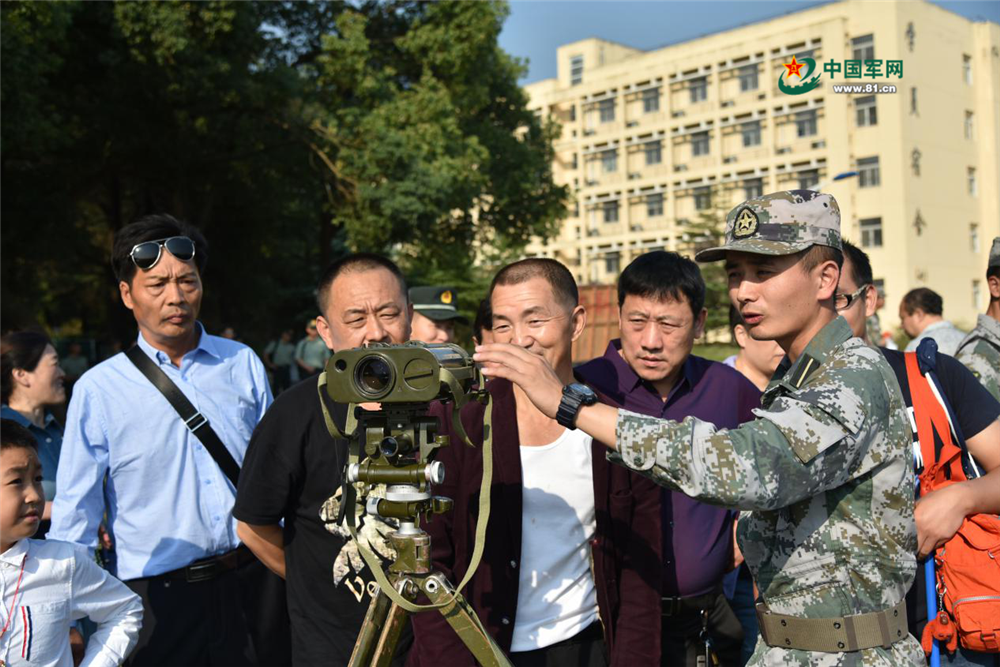 学员进行目标标定.肖长贵 摄