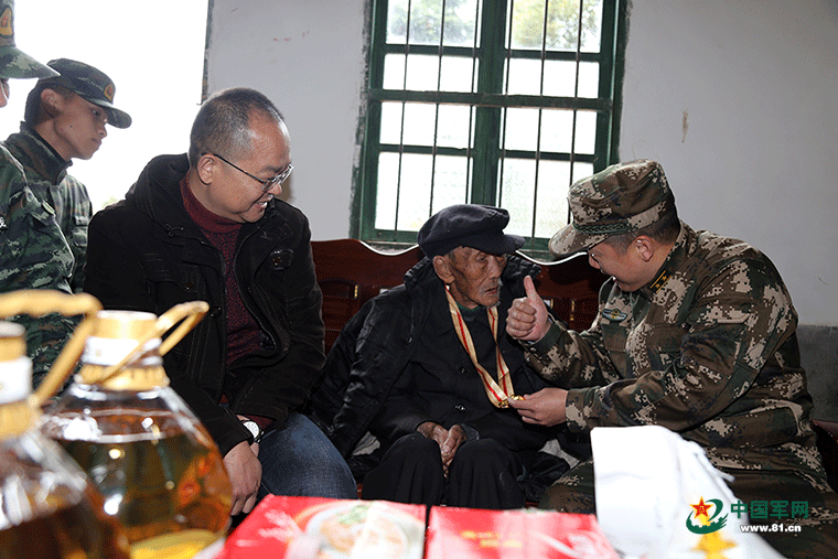 与百岁老红军穿越时空的对话 @"90后"特战官兵