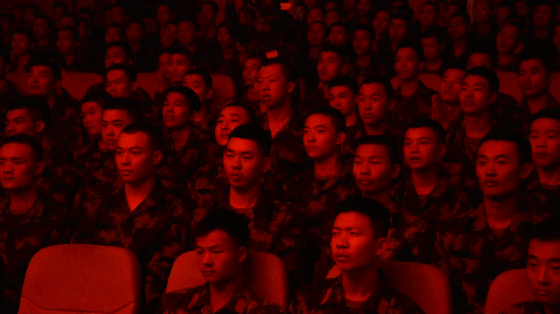 动图|这位新兵同志,请开始你的表演