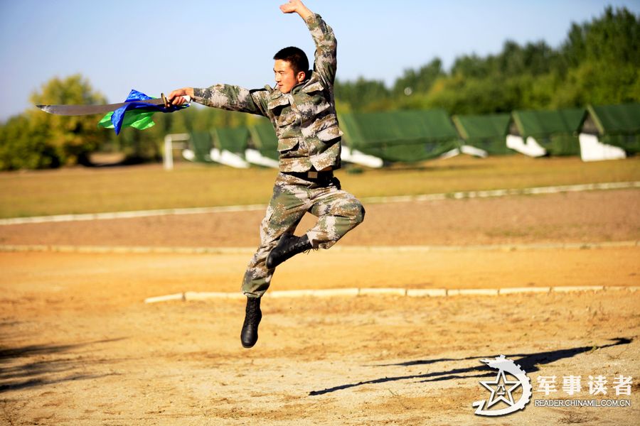 《沈阳军区某边防“老虎连”：实战演练猛如虎》