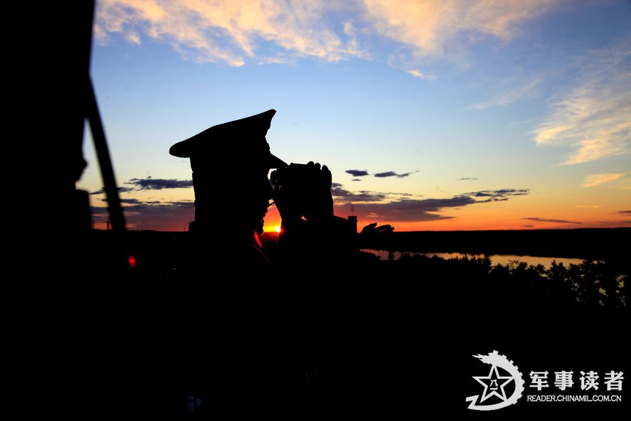 警惕的眼睛 魏建顺摄影