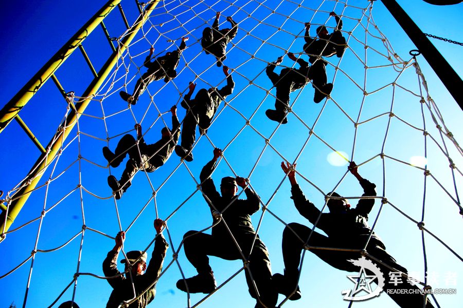 《沈阳军区某边防“老虎连”：实战演练猛如虎》