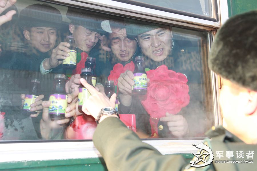 再见了，亲爱的战友！魏建顺摄影