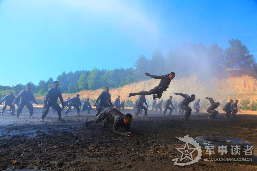 《沈阳军区某边防“老虎连”：实战演练猛如虎》