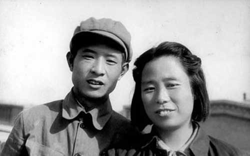 胡耀邦1941年结婚照