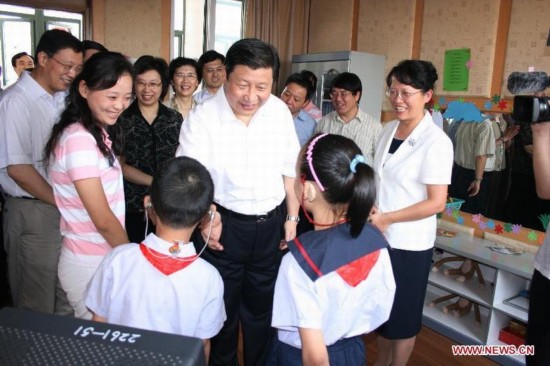 习近平彭丽媛恩爱家庭照片曝光