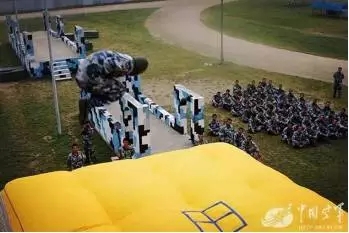 《真正男子汉2》算啥?来看看空降兵某部排长