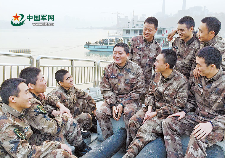 广泛开展的谈心活动,使官兵关系更为融洽.赵一远 摄