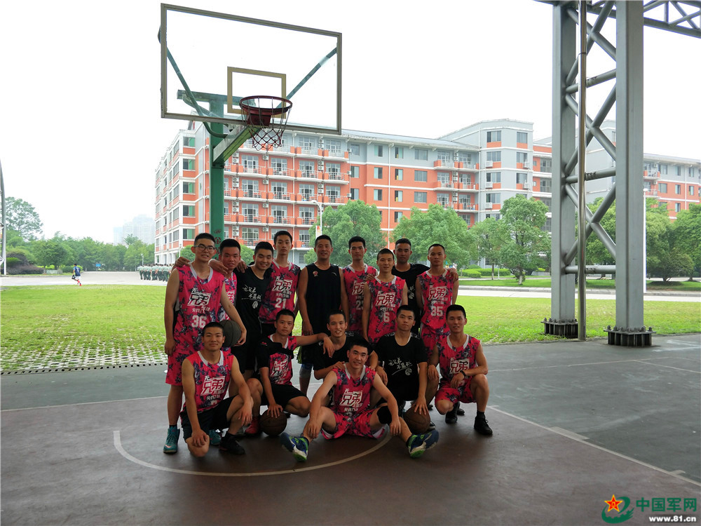 我们不得不分离,轻声地说声再见