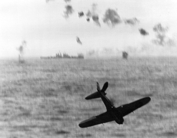 Mission (thankfully) Not Accomplished. A Japanese Zero Kamikaze right before ...