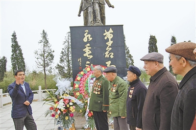 退伍老兵带头修建烈士陵园:但为英烈笑九泉(图)