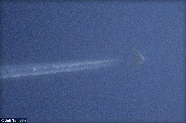 美摄影师拍到三角形UFO 或为美军新战机