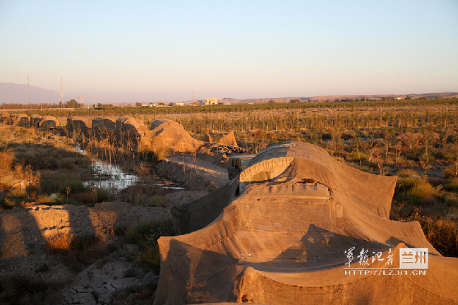 驻新疆步兵火力强:配重机枪大口径火箭筒
