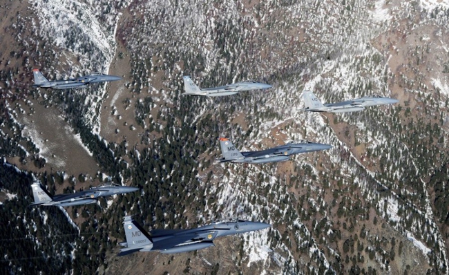 中美俄军机空中列队场面对比 风格各异