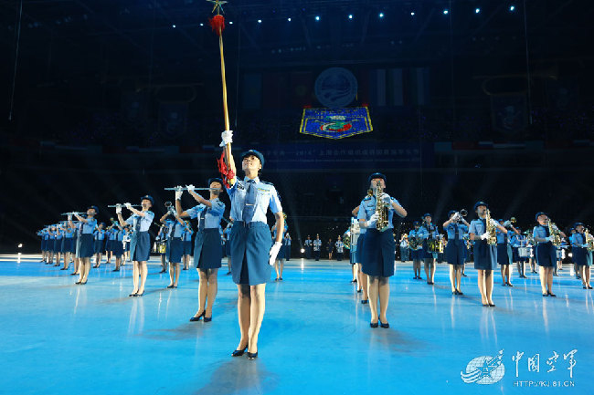 女子军乐队参加2014年“和平号角”上合组织军乐节。