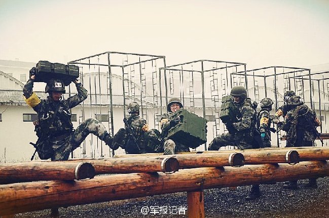 高清：军校“跑男”，活力十足！