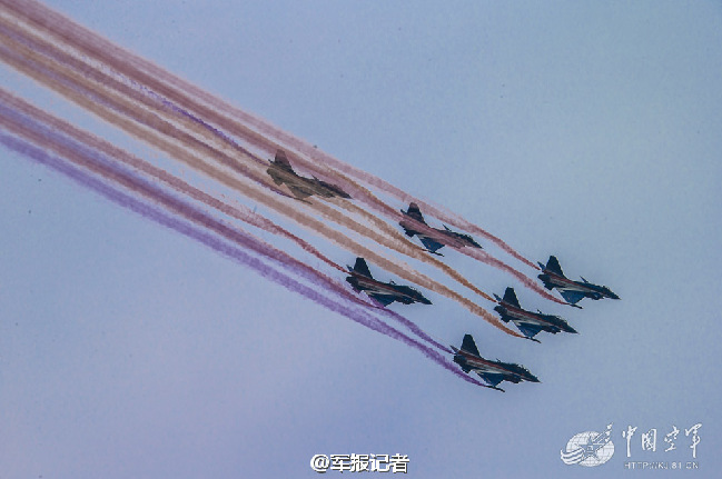 看谁最抢眼？武器装备“队列训练”酷图