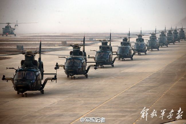看谁最抢眼？武器装备“队列训练”酷图