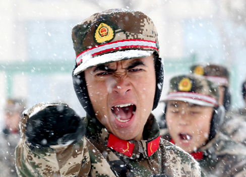 男兵女兵,雪天训练场上见!