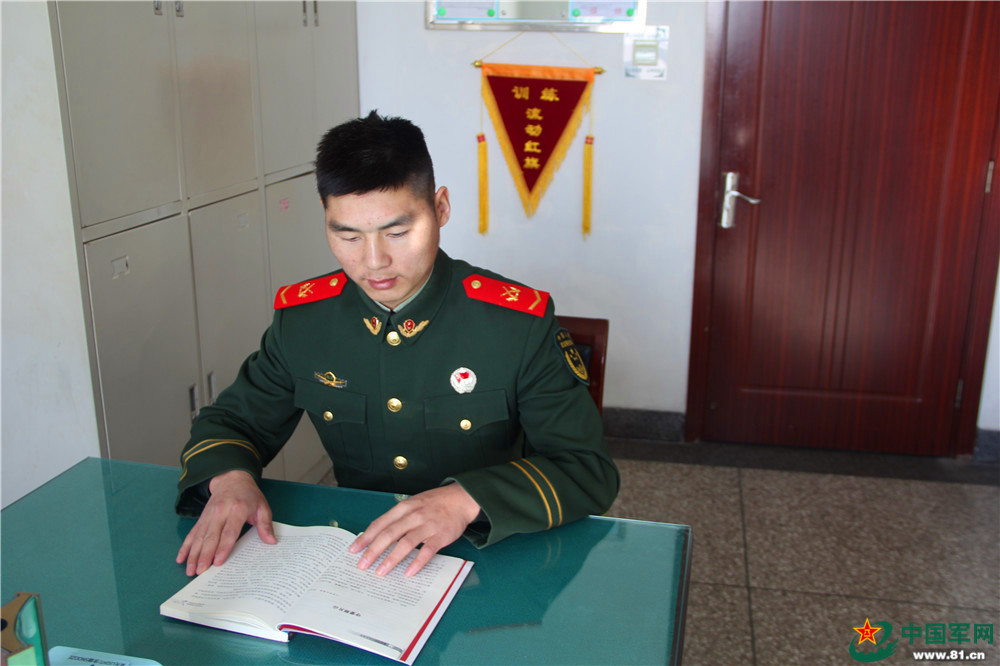 "准爸爸"王彬彬:选择这身橄榄绿 当兵我不后悔