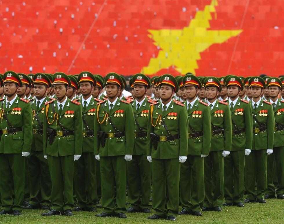 越南纪念奠边府战役60周年举行盛大阅兵式