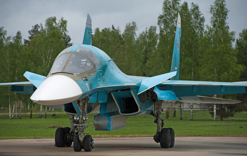 苏-34外挂吊舱变成远程侦察机
