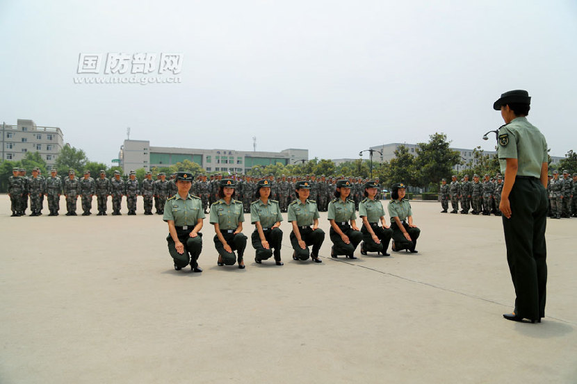 西安邮电大学国防生开展队列会操训练