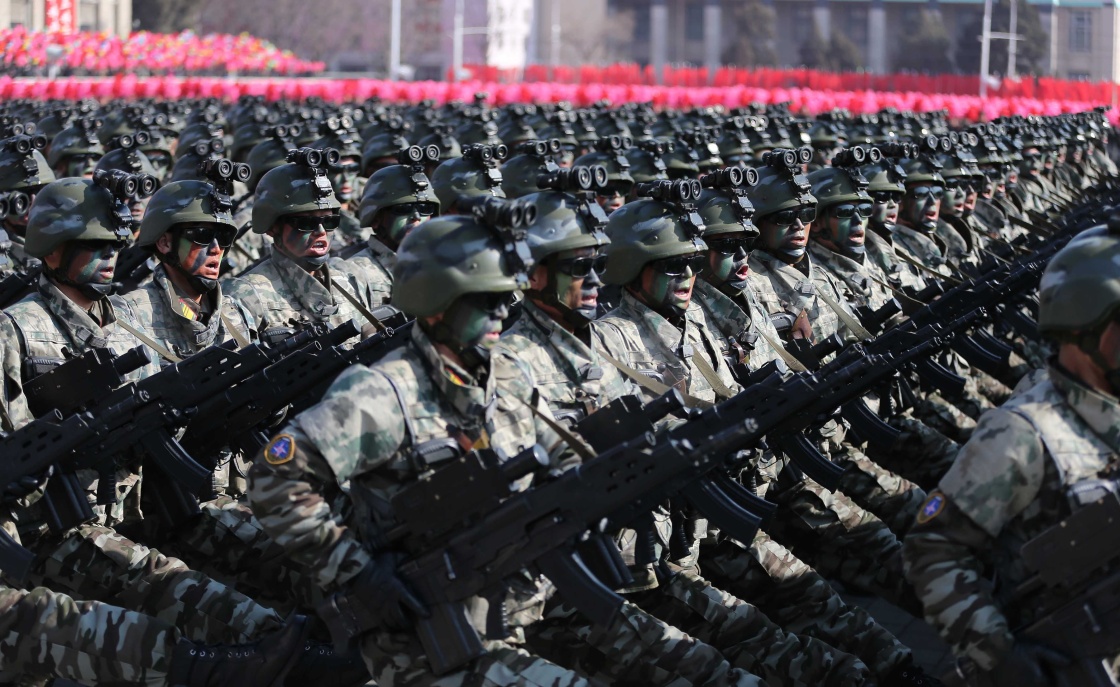 朝鲜举行阅兵式庆祝建军70周年
