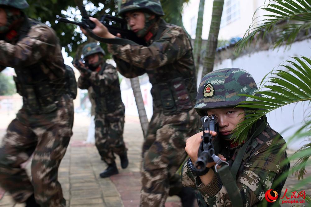 如何成为武警特战队员 6c4b904223d21d843f1c1e.jpg