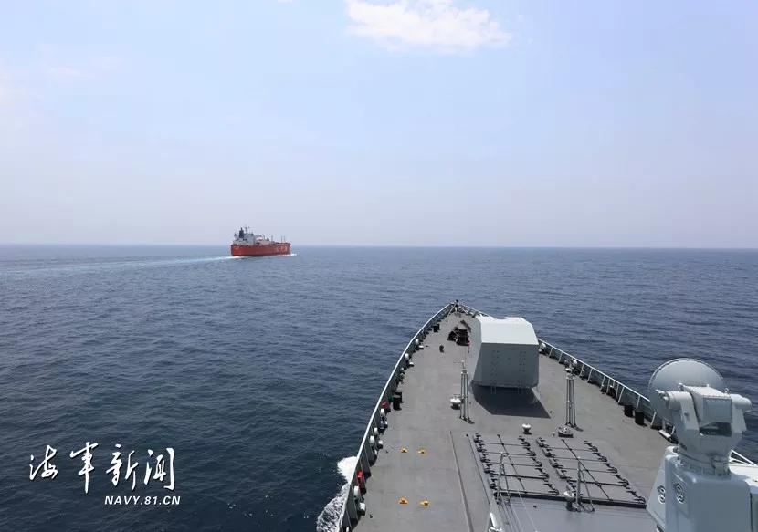 海军第33批护航编队顺利完成中国香港籍商船