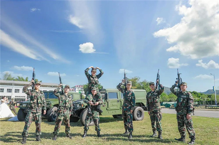 兵哥哥婚纱照_兵哥哥婚纱照卡通图片(3)