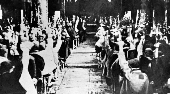  中华苏维埃第一次全国代表大会在江西瑞金叶坪村召开，选举产生了以毛