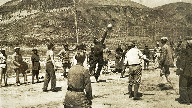 老照片中的好作风丨本色长存血脉中