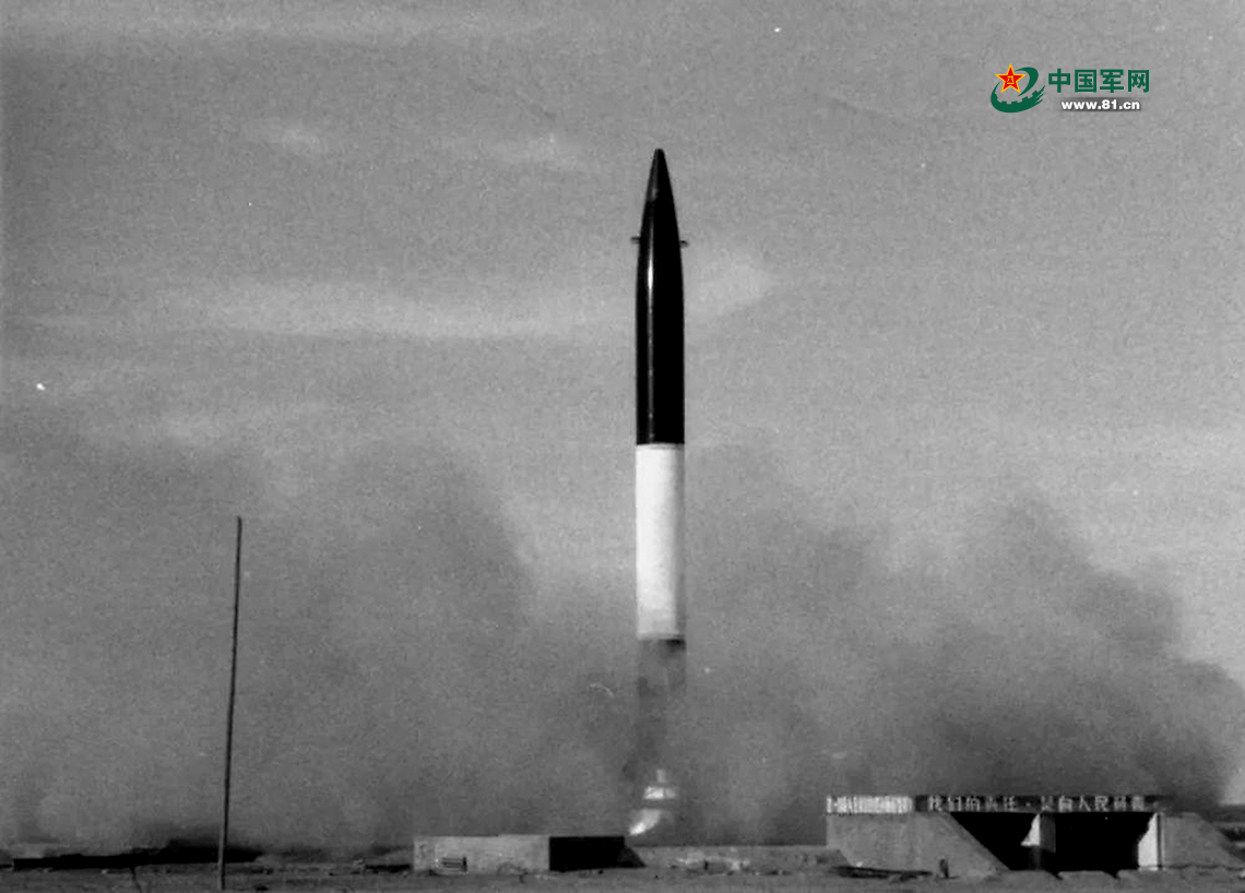 1966年10月27日，我国首枚核导弹发射成功。