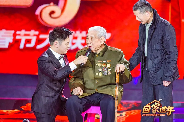 《亮剑》中张大彪原型健在,90高龄身板硬朗