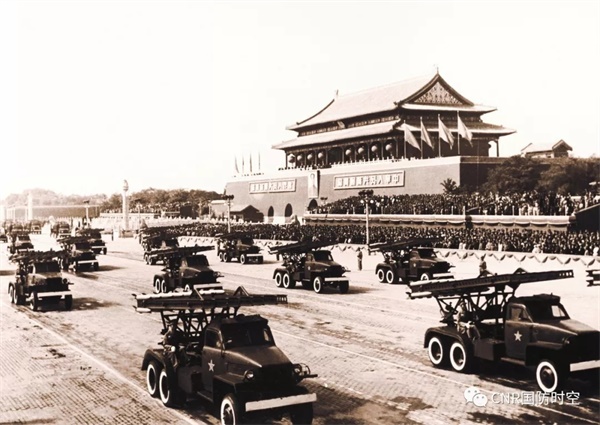 阅兵·档案 1953年国庆阅兵"喀秋莎"火箭炮闪亮登场