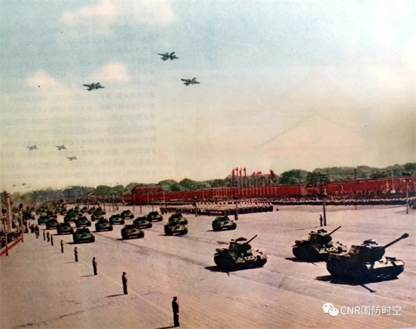 阅兵·档案 1953年国庆阅兵"喀秋莎"火箭炮闪亮登场