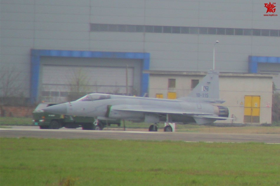 枭龙FC-1 115号机出动