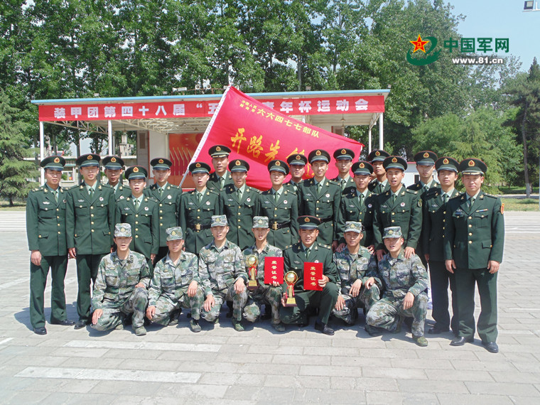 军网记者眼中的装甲老兵:不同岗位 同样的英雄本色