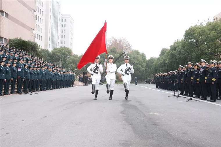 直击现场|海军军医大学举行文职人员授装宣