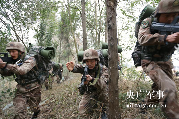 新春走军营记者在战位第77集团军某特战旅我们每月会有一个魔鬼周展开
