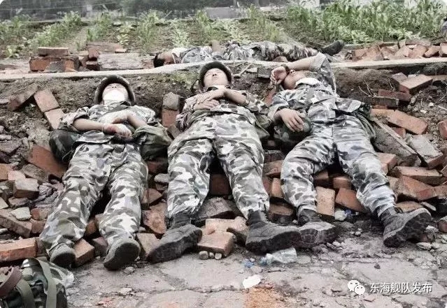世界睡眠日来盘点下军人睡觉的姿势就这么有型