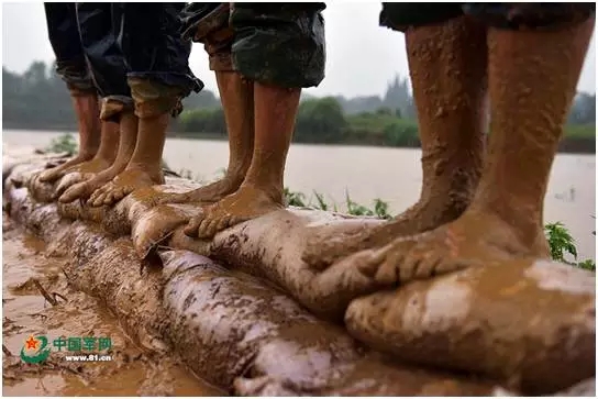 抗洪|我是"水",我见证了军人的血汗与荣光