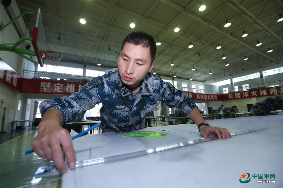 紧贴实战直击空军部队政治干部大比武