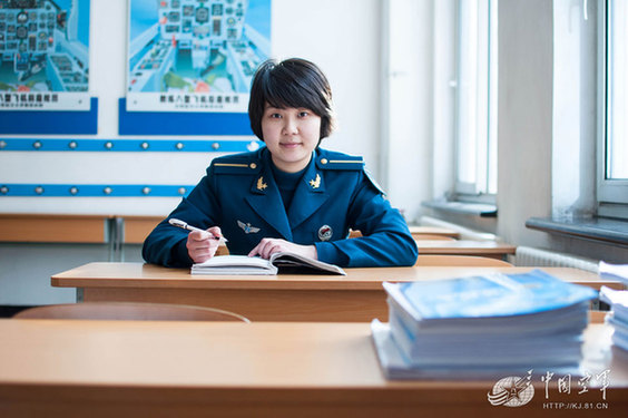 航空大学美女学霸遭遇军校生涯拦路虎