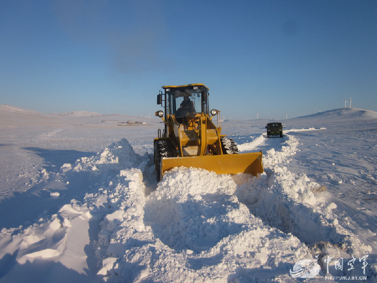 空军驻高寒部队依托社会力量开辟雪地战备通道